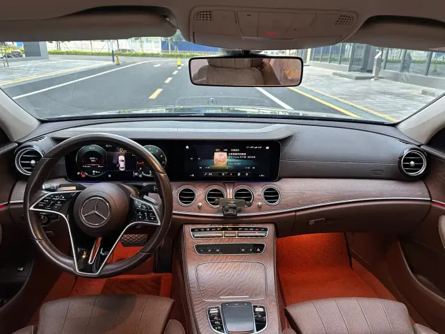 Mercedes-Benz E-Class — Фото автомобиля 12