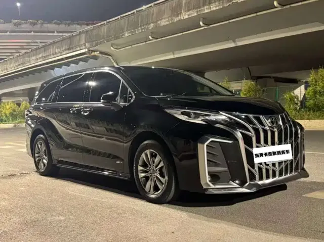 Toyota Sienna — Фото автомобиля 3