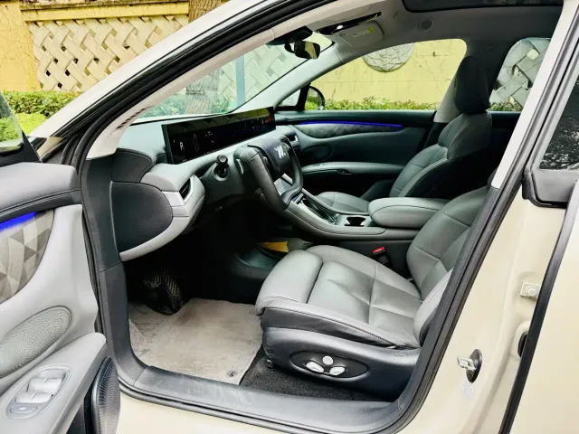 IM Motors LS6 — Фото автомобиля 11