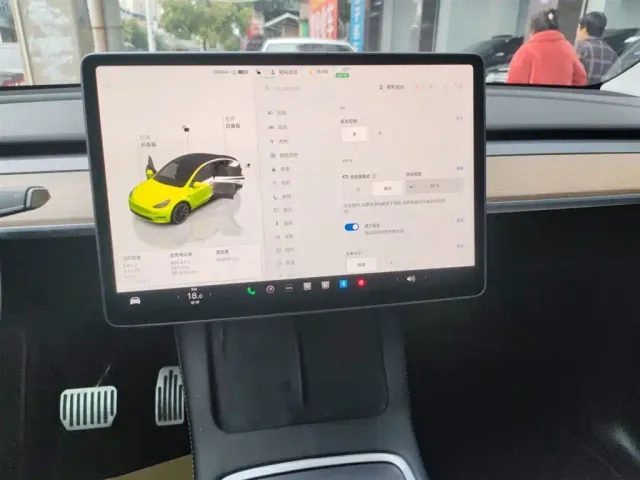 Tesla Model Y — Фото автомобиля 8