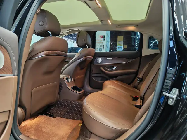 Mercedes-Benz E-Class — Фото автомобиля 9