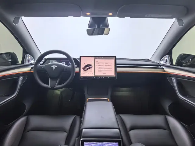 Tesla Model Y — Фото автомобиля 21