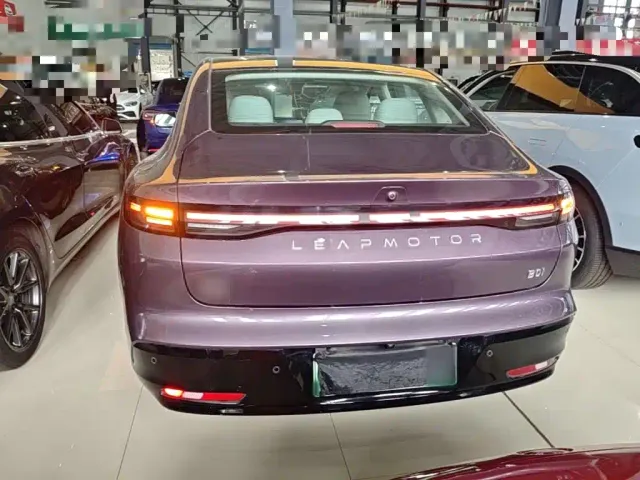 Leapmotor B01 — Фото автомобиля 5