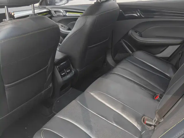 Roewe i5 — Фото автомобиля 25
