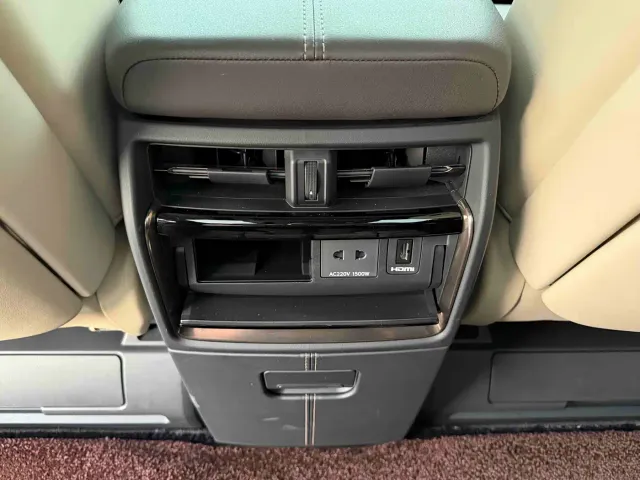 Toyota Vellfire — Фото автомобиля 16