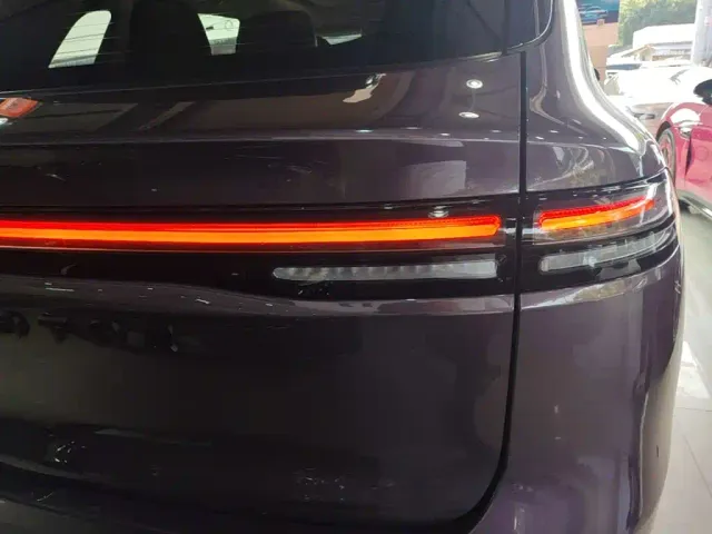 Leapmotor C10 — Фото автомобиля 7