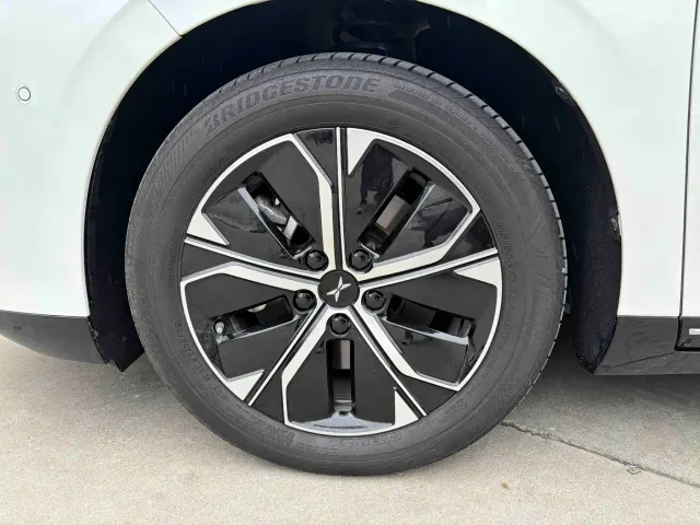 Xpeng P5 — Фото автомобиля 5