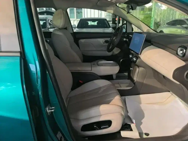 GAC Aion UT — Фото автомобиля 24