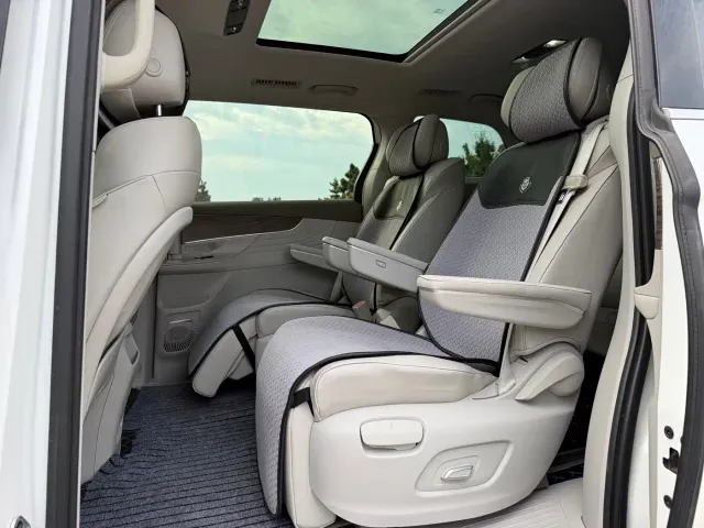 Roewe iMAX8 — Фото автомобиля 11