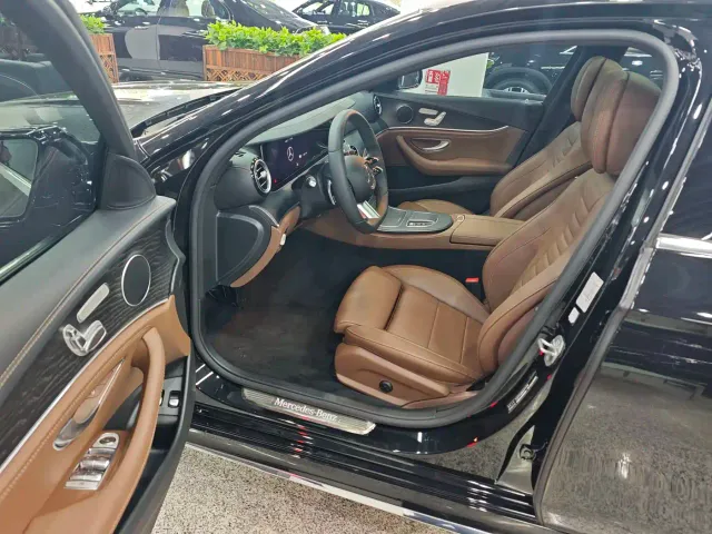 Mercedes-Benz E-Class — Фото автомобиля 7