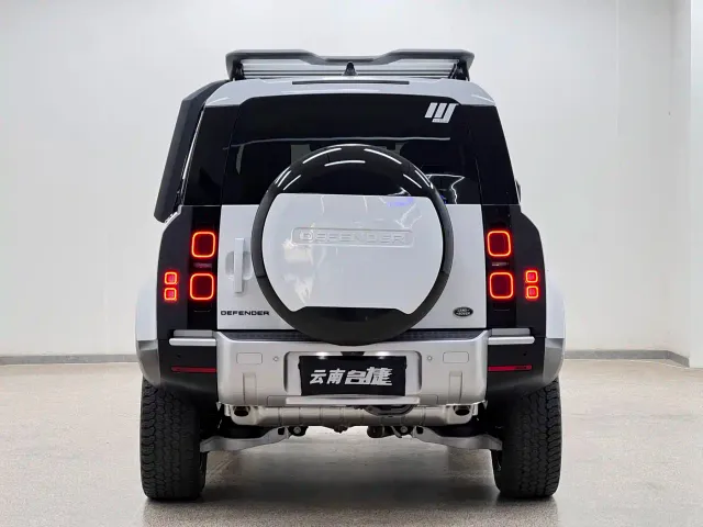 Land Rover Defender — Фото автомобиля 6