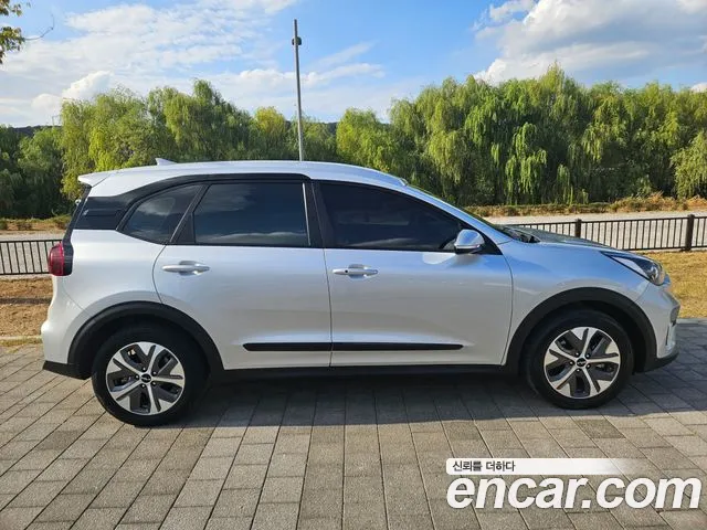 Kia Niro — Фото автомобиля 4