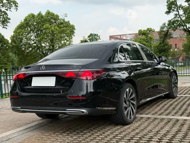 Mercedes-Benz E-Class — Фото автомобиля 16