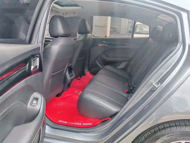 Roewe Roewe i5 2021 1.5L CVT Diamond Edition — Фото автомобиля 10