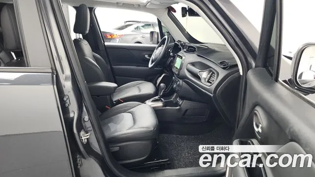 Jeep Renegade — Фото автомобиля 11