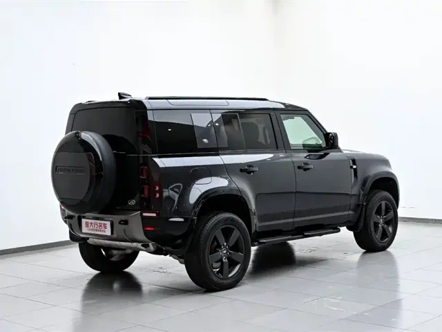 Land Rover Defender — Фото автомобиля 7
