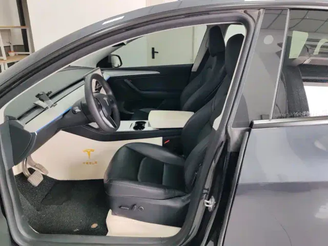 Tesla Model Y — Фото автомобиля 9