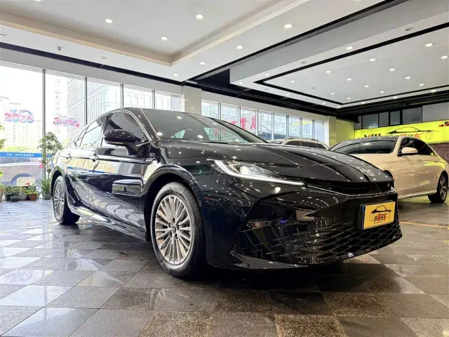 Toyota Camry — Фото автомобиля 3