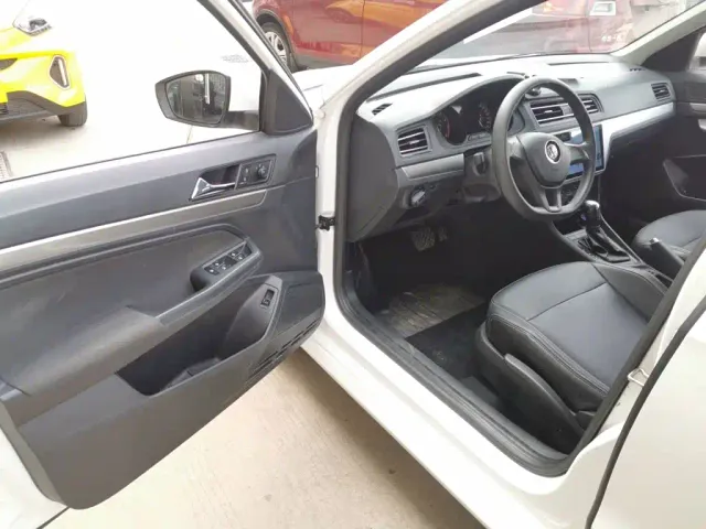 Volkswagen Lavida — Фото автомобиля 11