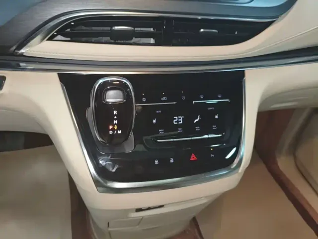 Buick Buick GL8 2023 Facelift Land Business Class Luxury — Фото автомобиля 13