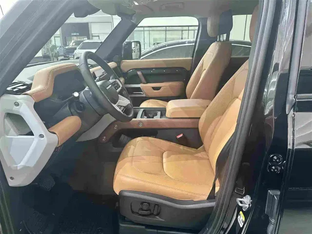 Land Rover Defender — Фото автомобиля 11
