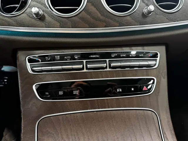 Mercedes-Benz E-Class — Фото автомобиля 9