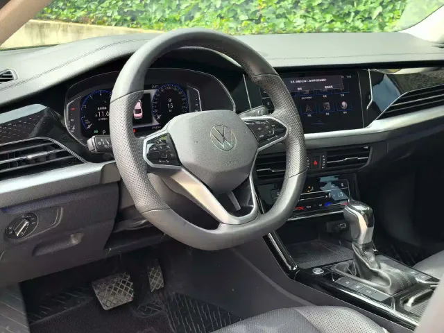 Volkswagen Passat — Фото автомобиля 5