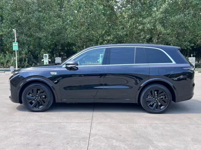 Li Auto L8 — Фото автомобиля 9