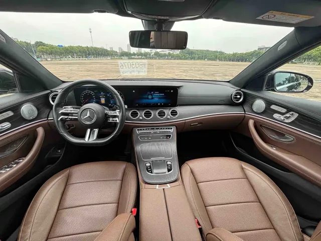 Mercedes-Benz E-Class — Фото автомобиля 8