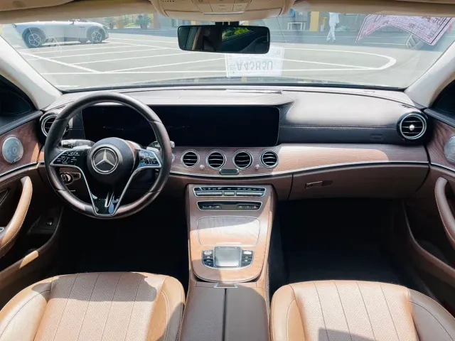 Mercedes-Benz E-Class — Фото автомобиля 5