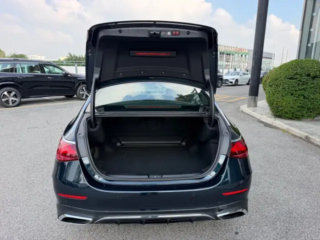 Mercedes-Benz E-Class — Фото автомобиля 14