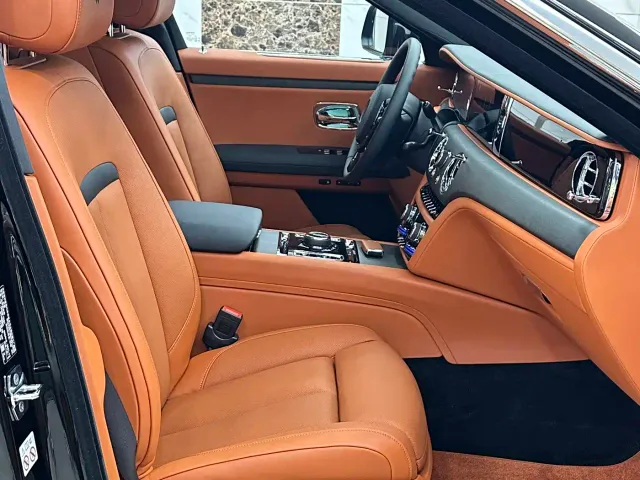 Rolls-Royce Ghost — Фото автомобиля 11