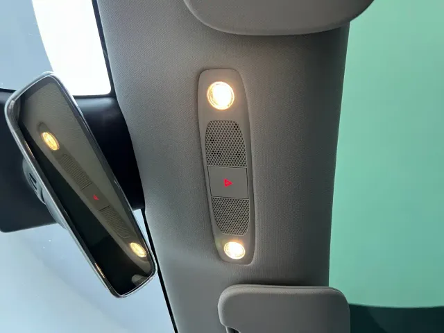 Tesla Model 3 — Фото автомобиля 16