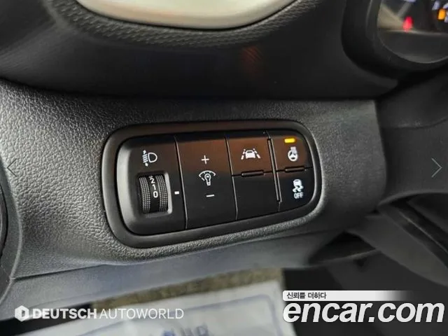 Hyundai Venue — Фото автомобиля 17