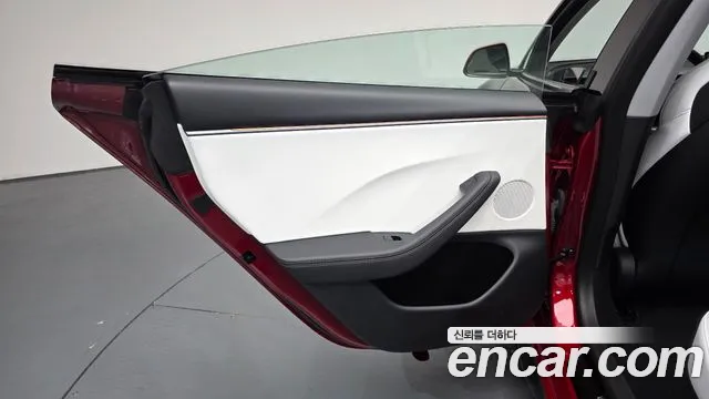 Tesla Model 3 — Фото автомобиля 14