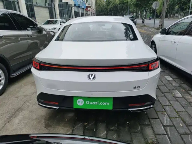 Changan Eado — Фото автомобиля 5