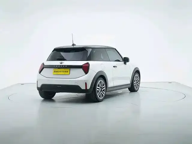MINI Hatch — Фото автомобиля 2