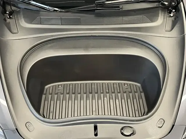 Tesla Model 3 — Фото автомобиля 12