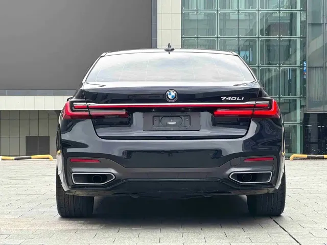 BMW 7 Series — Фото автомобиля 13