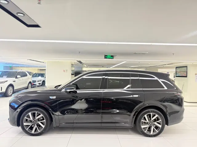 Li Auto L8 — Фото автомобиля 4