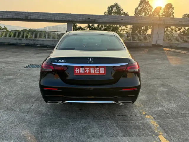 Mercedes-Benz E-Class — Фото автомобиля 4