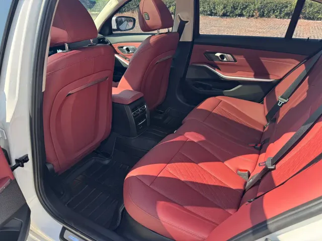 BMW 3 Series — Фото автомобиля 11