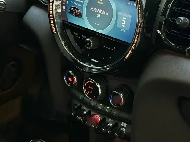 MINI Hatch — Фото автомобиля 3