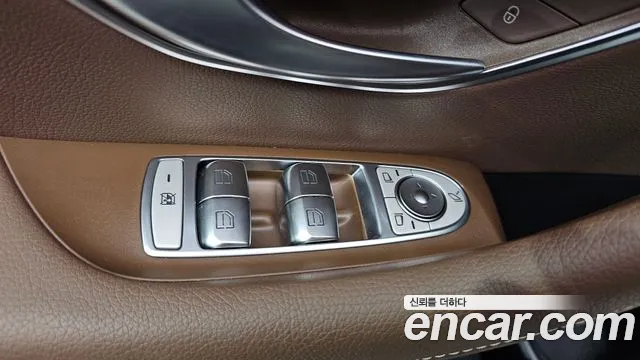 Mercedes-Benz E-Class — Фото автомобиля 28