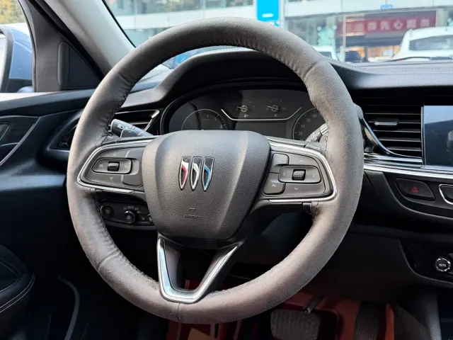 Buick Regal — Фото автомобиля 10