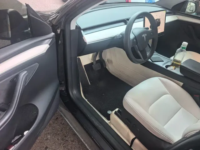 Tesla Model Y — Фото автомобиля 2