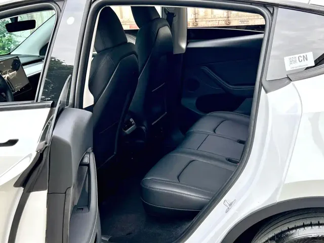Tesla Model Y — Фото автомобиля 5