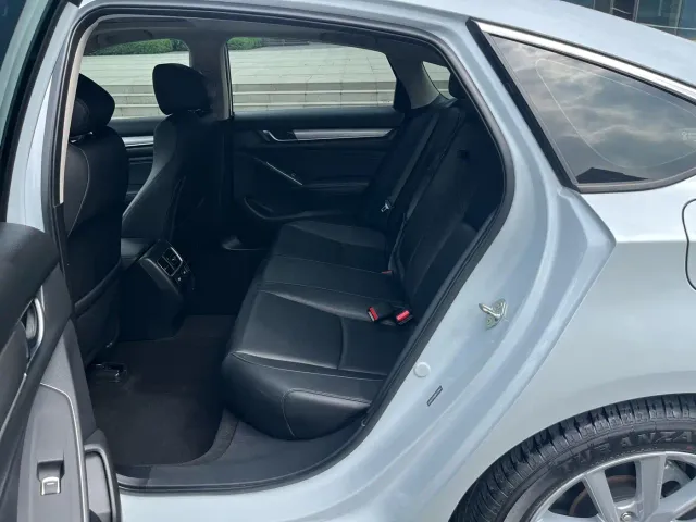 Honda Accord — Фото автомобиля 9