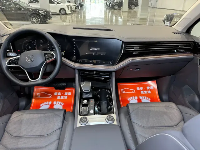 Volkswagen Touareg 2023 3.0TSI R-Line Black Sports Package — Фото автомобиля 10