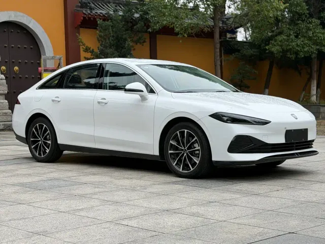 Roewe D7 — Фото автомобиля 3